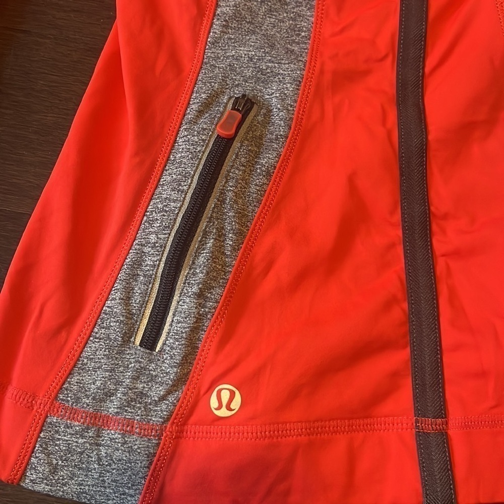 Lululemon Run For Your Life Long Sleeve Running Pullover Ponytail Hole Size 2 - Picture 5 of 5